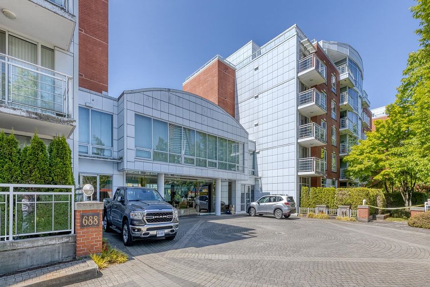 403 688 Fairchild Road