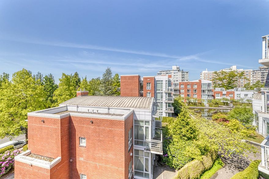 403 688 Fairchild Road