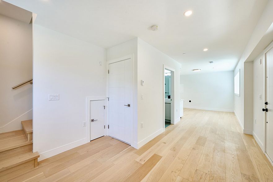 810 E 51st Avenue