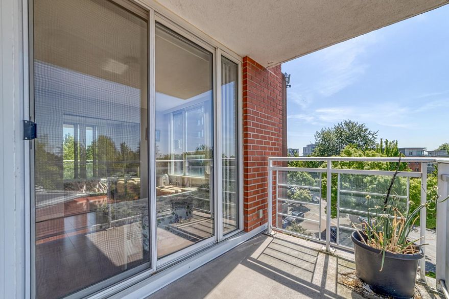 403 688 Fairchild Road
