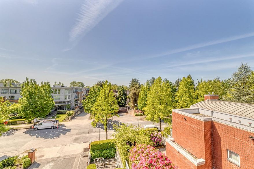 403 688 Fairchild Road