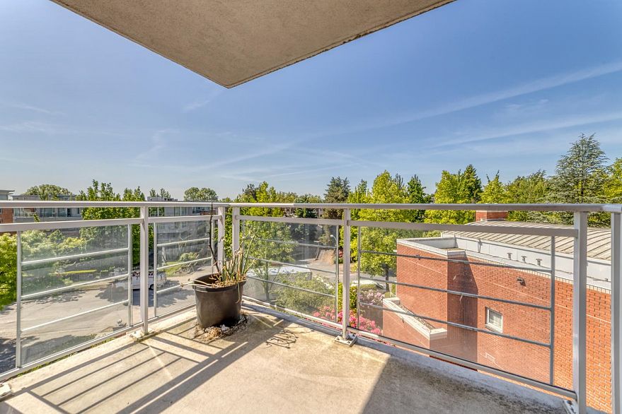 403 688 Fairchild Road