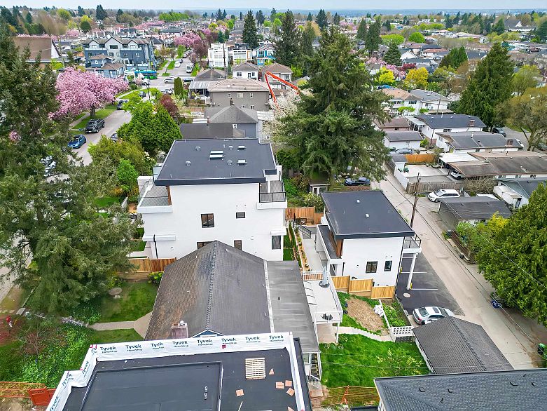 2 5595 Fleming Street