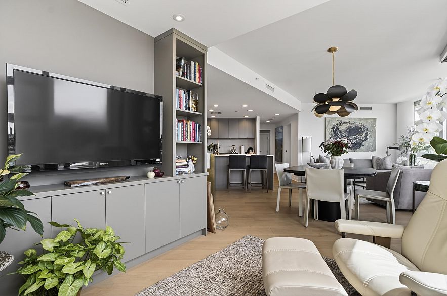 801 633 Kinghorne Mews