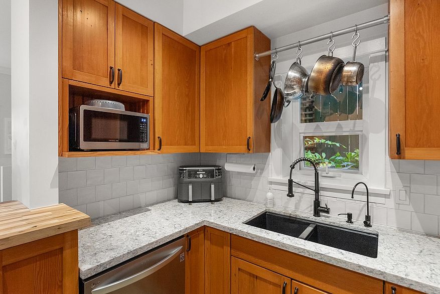357 W 11th Avenue