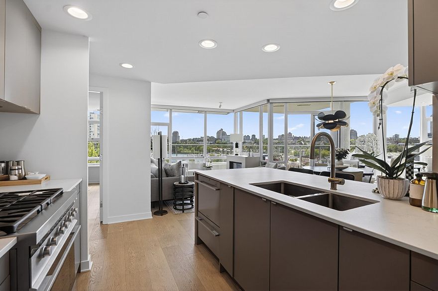 801 633 Kinghorne Mews