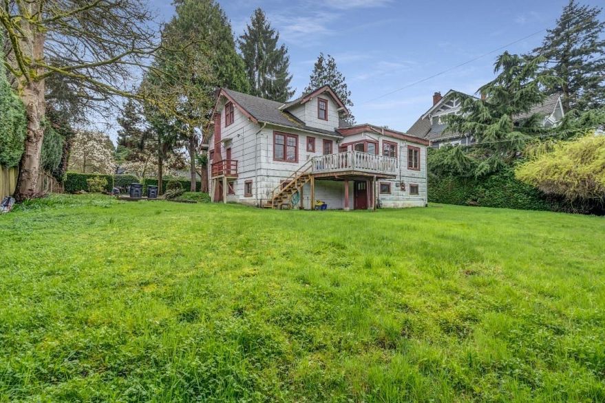 1775 Cedar Crescent