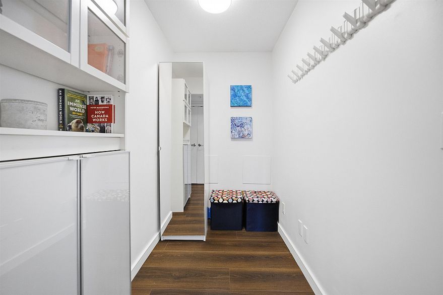 208 1003 Burnaby Street