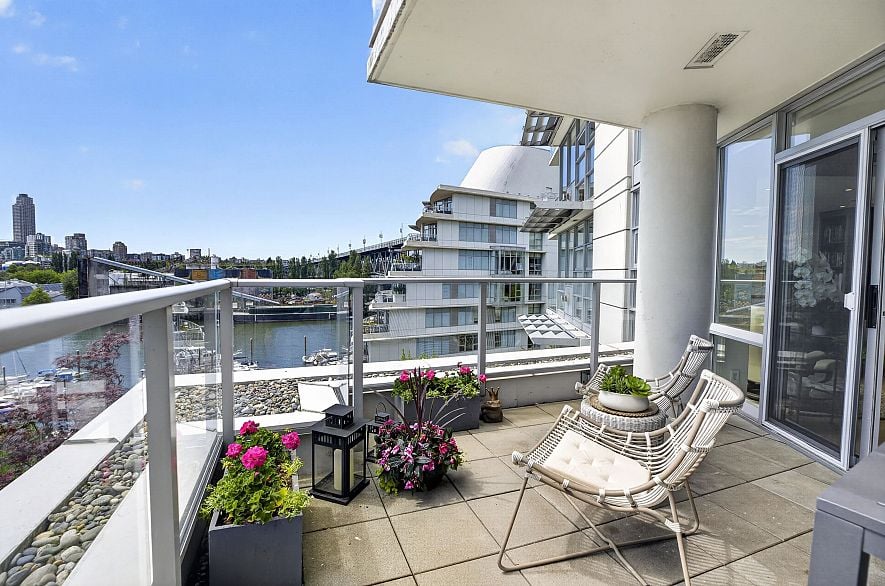801 633 Kinghorne Mews