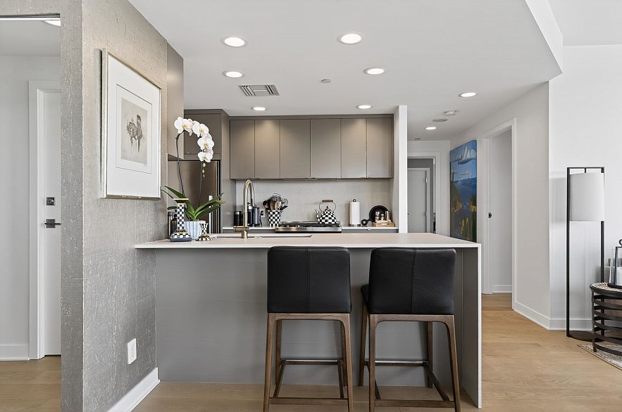 801 633 Kinghorne Mews