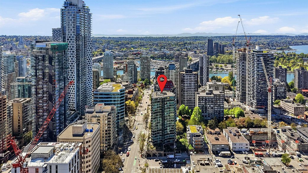 208 1003 Burnaby Street