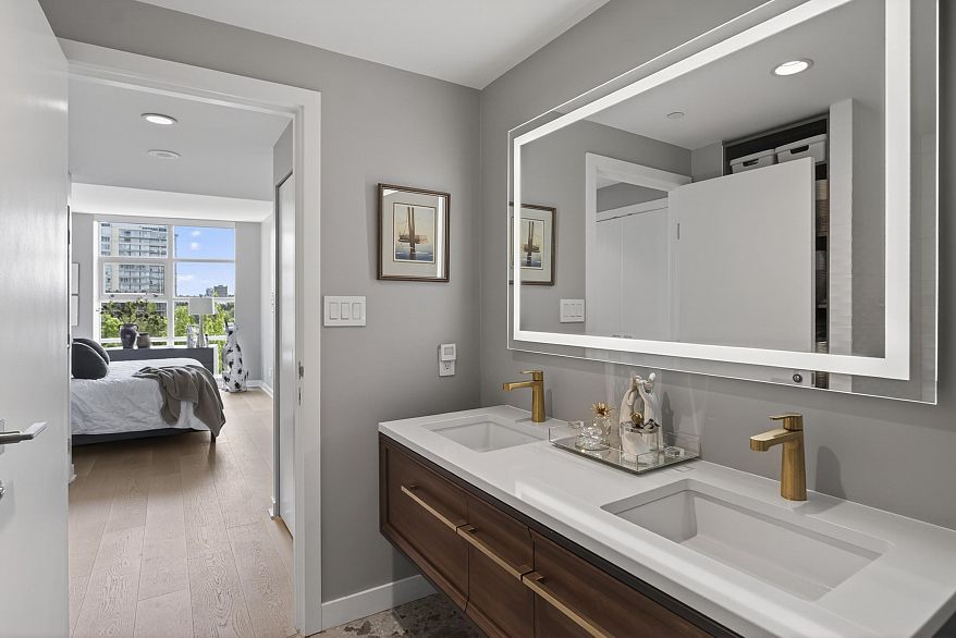 801 633 Kinghorne Mews