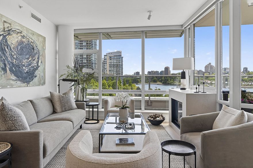 801 633 Kinghorne Mews