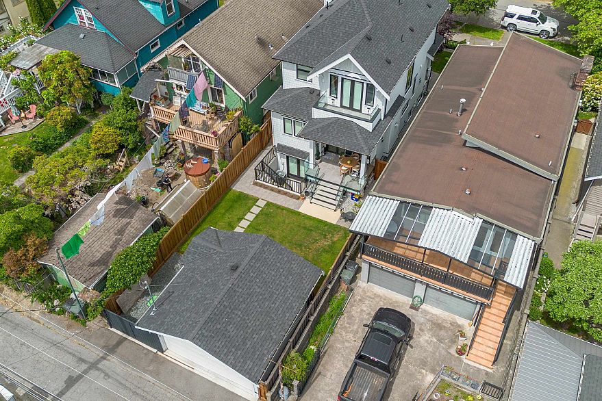 2 2258 Napier Street