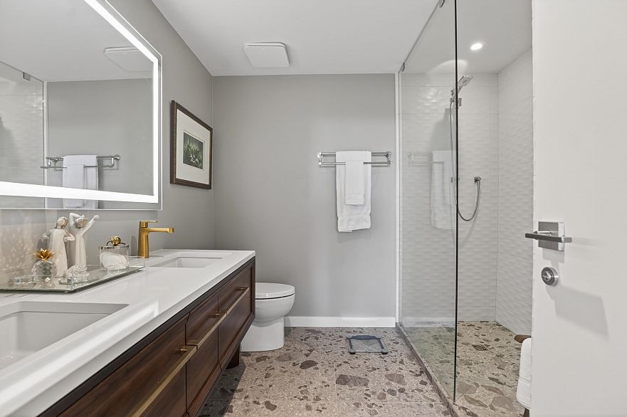 801 633 Kinghorne Mews
