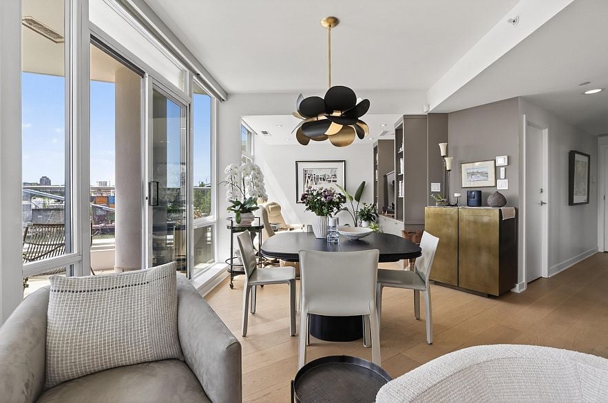 801 633 Kinghorne Mews