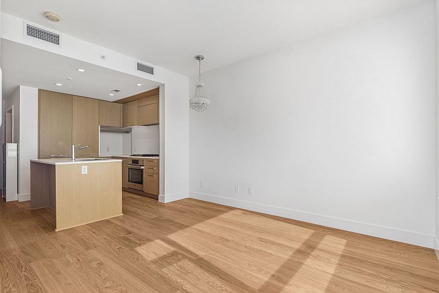 309 5115 Cambie Street