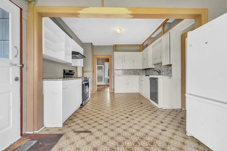 1775 Cedar Crescent