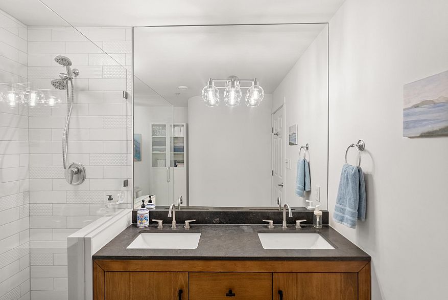 357 W 11th Avenue