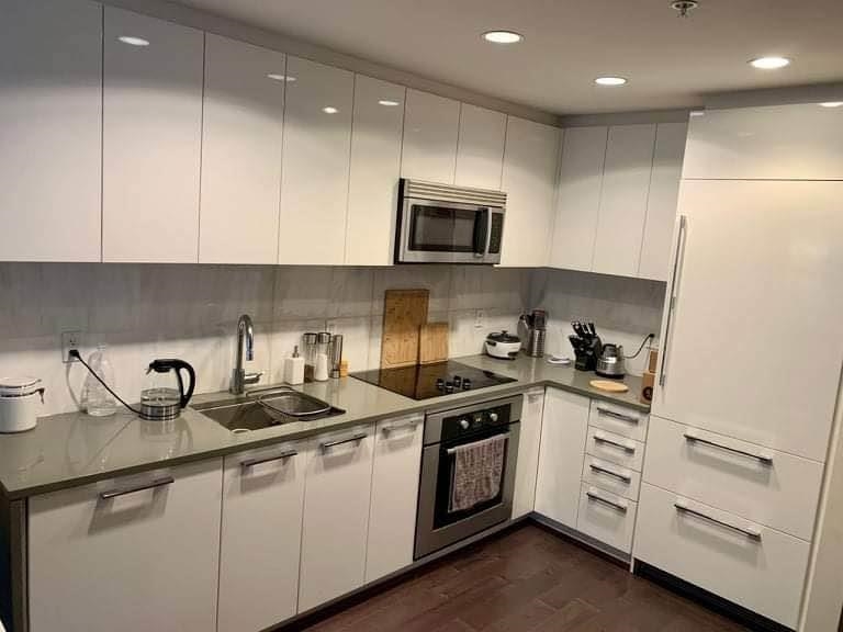 1906 5728 Berton Avenue