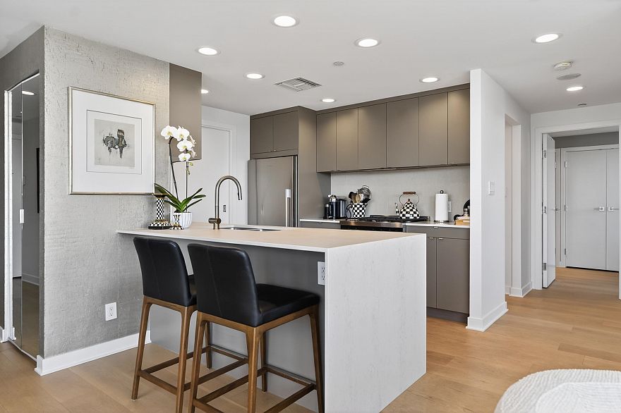 801 633 Kinghorne Mews