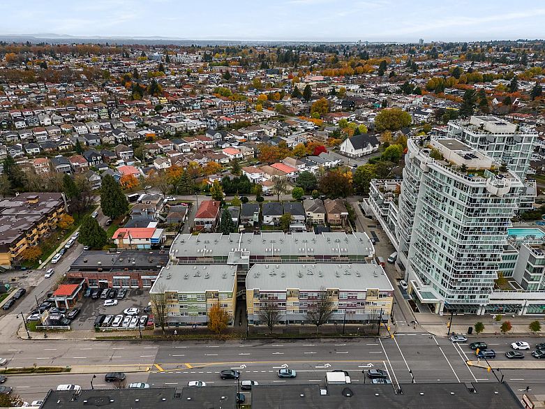 318 2238 Kingsway