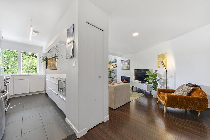 201 3465 Glen Drive