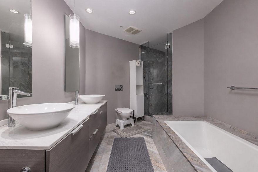 3807 1111 Alberni Street