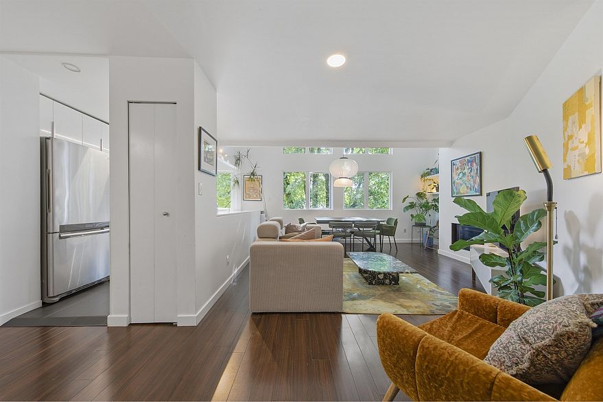 201 3465 Glen Drive