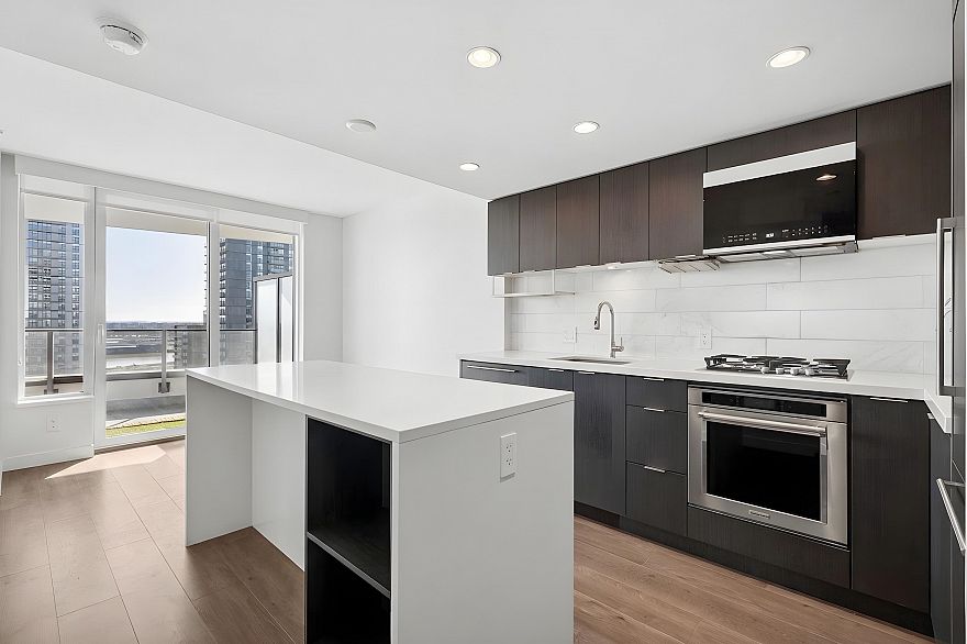 1909 8189 Cambie Street