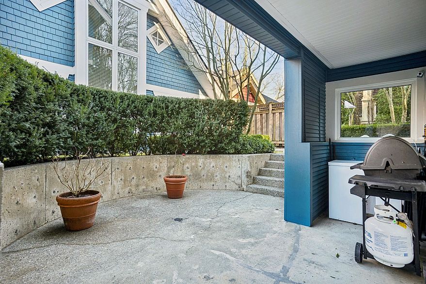 327 W 15th Avenue