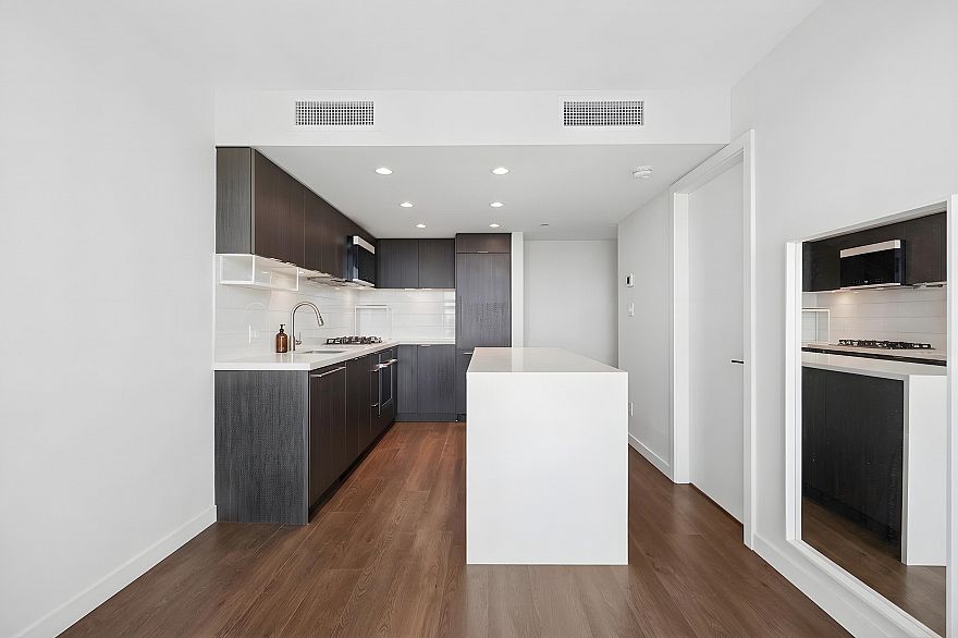 1909 8189 Cambie Street