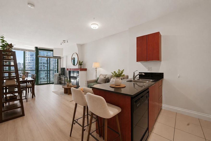 1703 1239 W Georgia Street