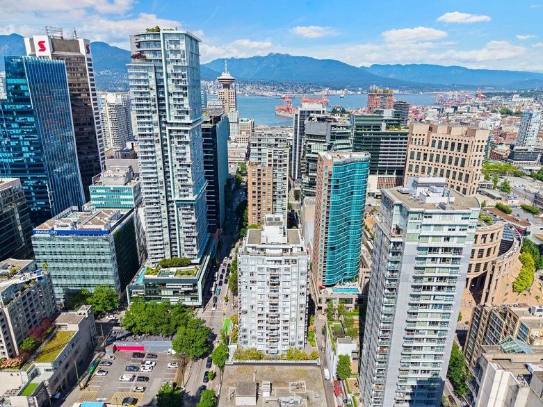 607 480 Robson Street
