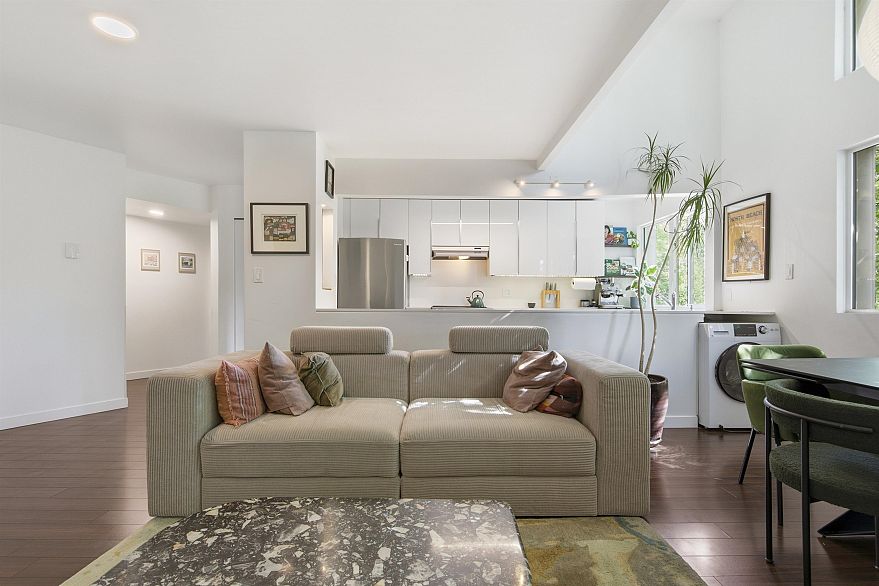 201 3465 Glen Drive