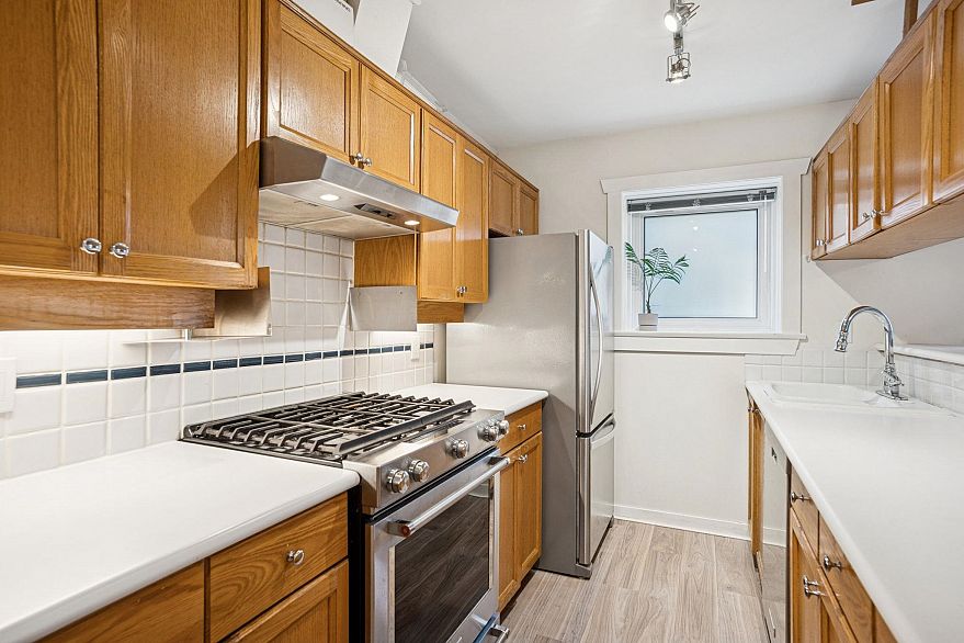 327 W 15th Avenue