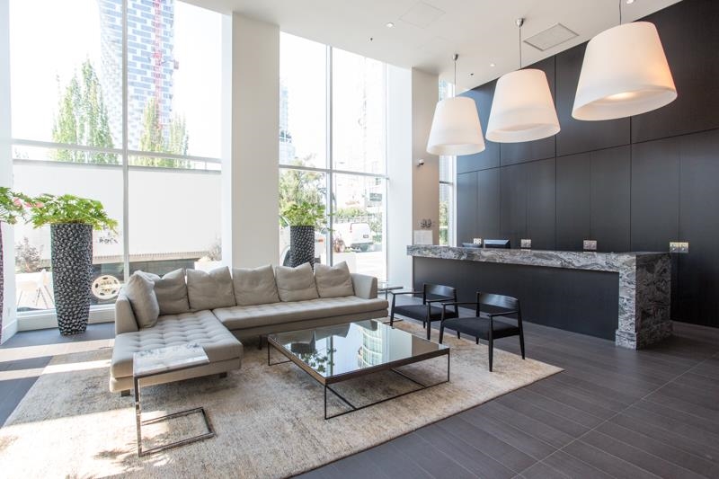 1805 1351 Continental Street