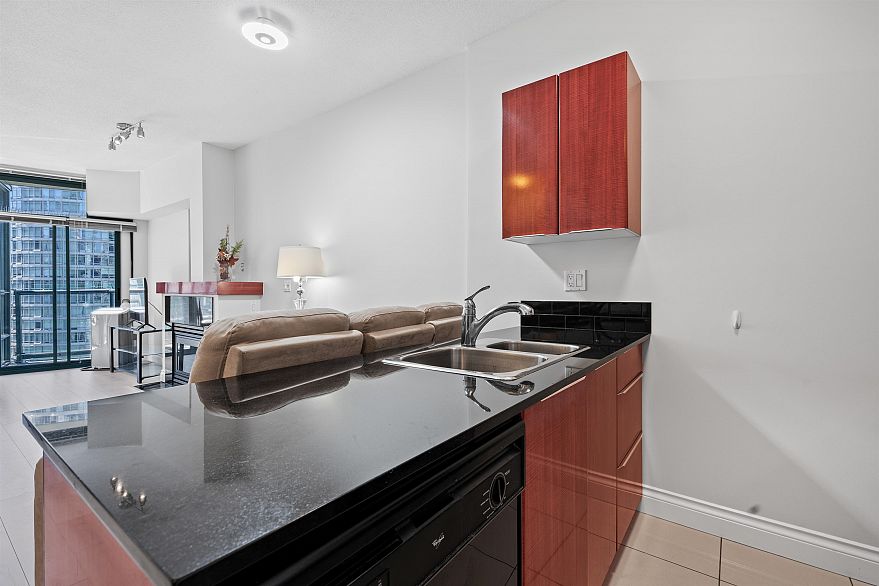1703 1239 W Georgia Street