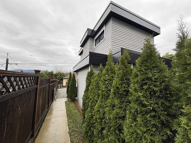 3429 Dundas Street