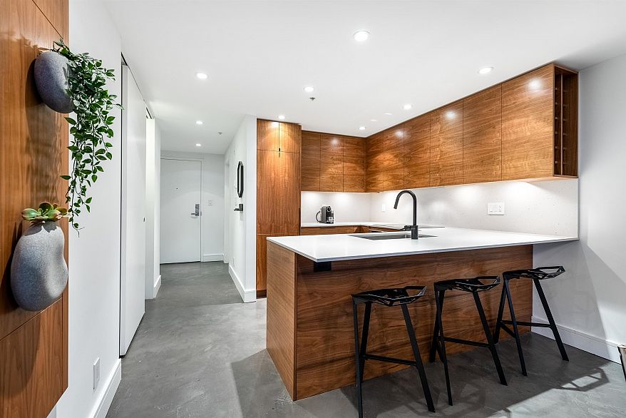 PH6 869 Beatty Street