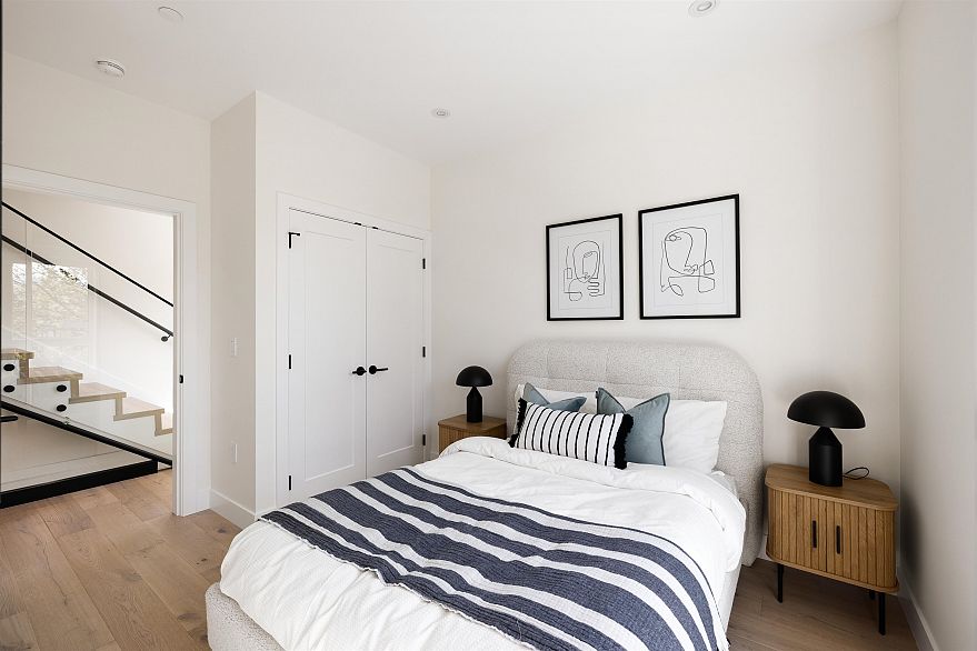 2 3141 E 19 Avenue