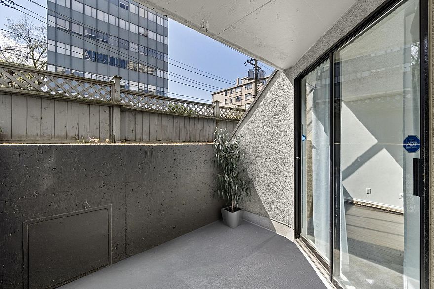 207 1270 Robson Street