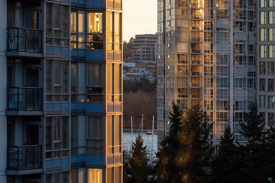 PH6 869 Beatty Street
