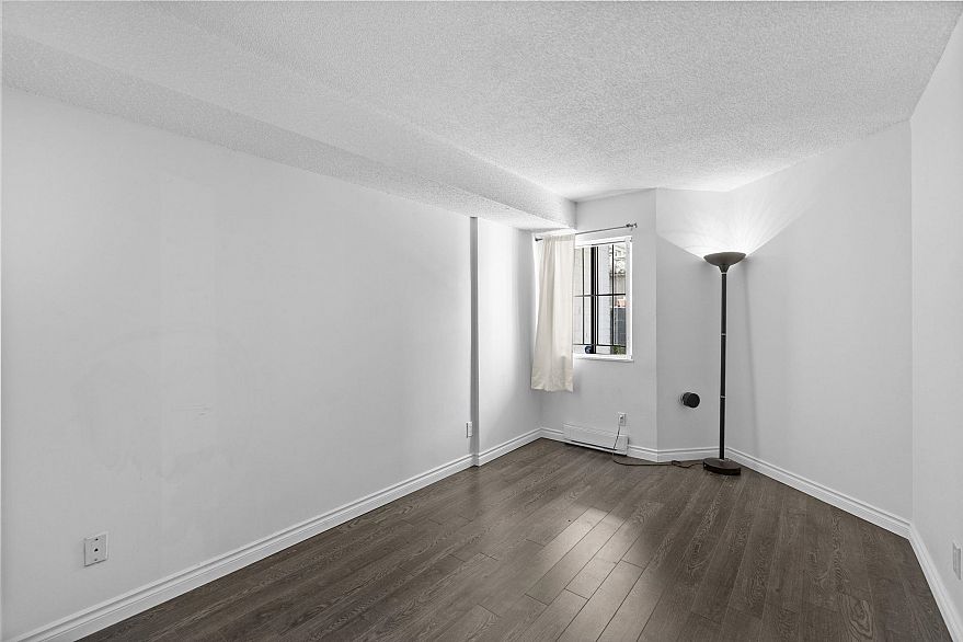 207 1270 Robson Street