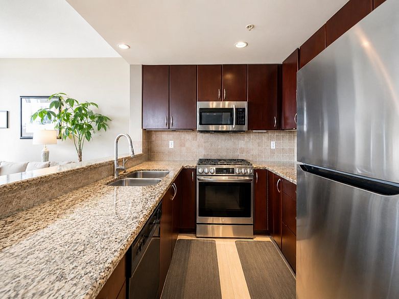 1301 1428 W 6th Avenue