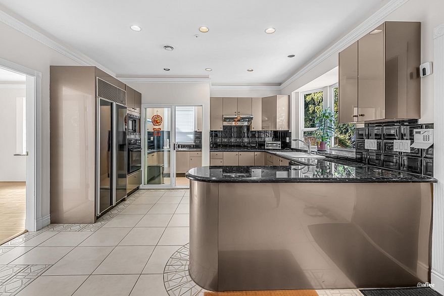 1463 W 57th Avenue
