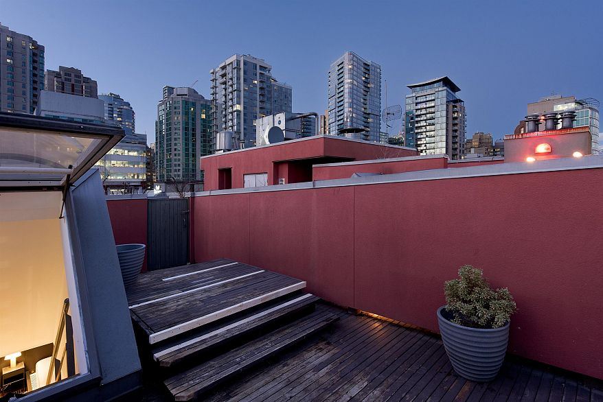 PH6 869 Beatty Street