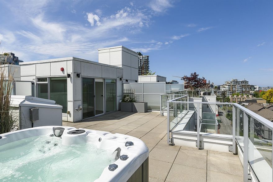501 379 E Broadway
