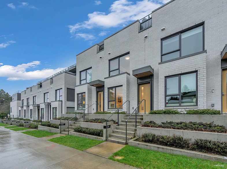 659 W 30th Avenue