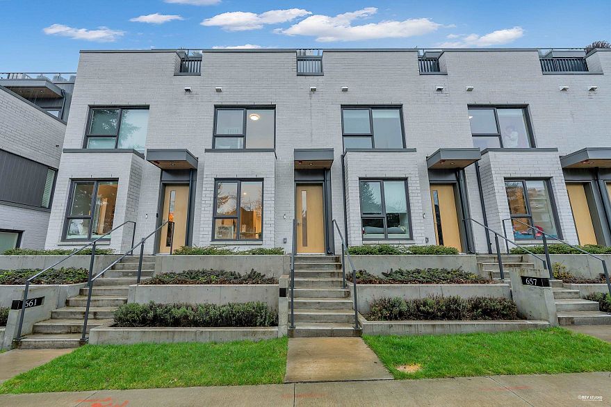 659 W 30th Avenue